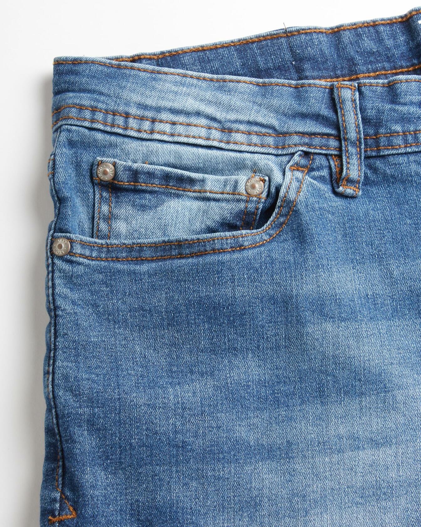 IZOD Men's Straight Leg Jeans - Comfortable Stretch Casual Pull On Denim Jeans for Men - Lightweight Men's Fashion Pants, Size 40W x 34L, Med Stone Wash