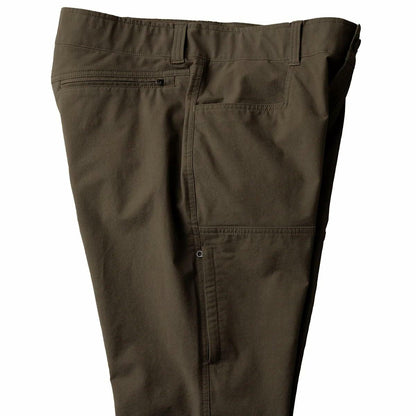 Kirkland Signature Men’s Stretch Tech Pant (Brown, 30W x 30L)